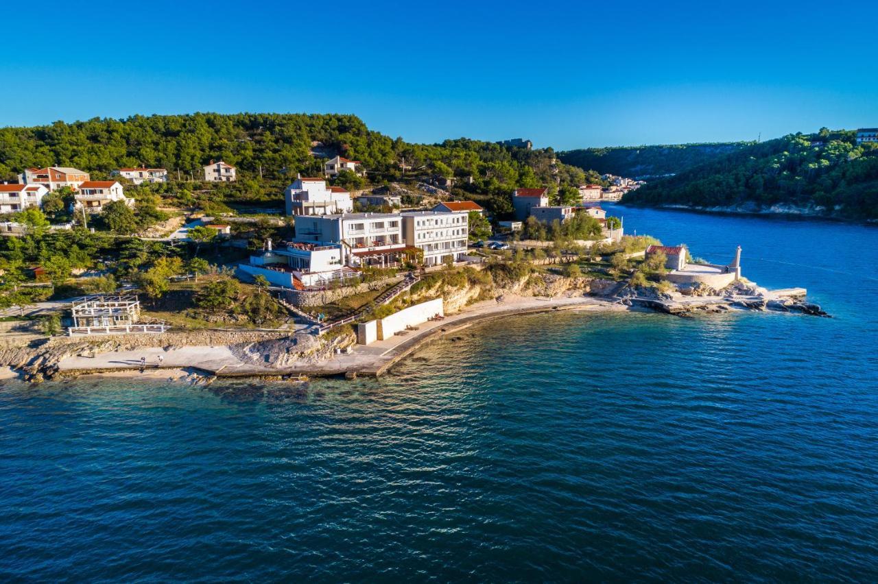 Hotel Rooms Roccia Novigrad  المظهر الخارجي الصورة