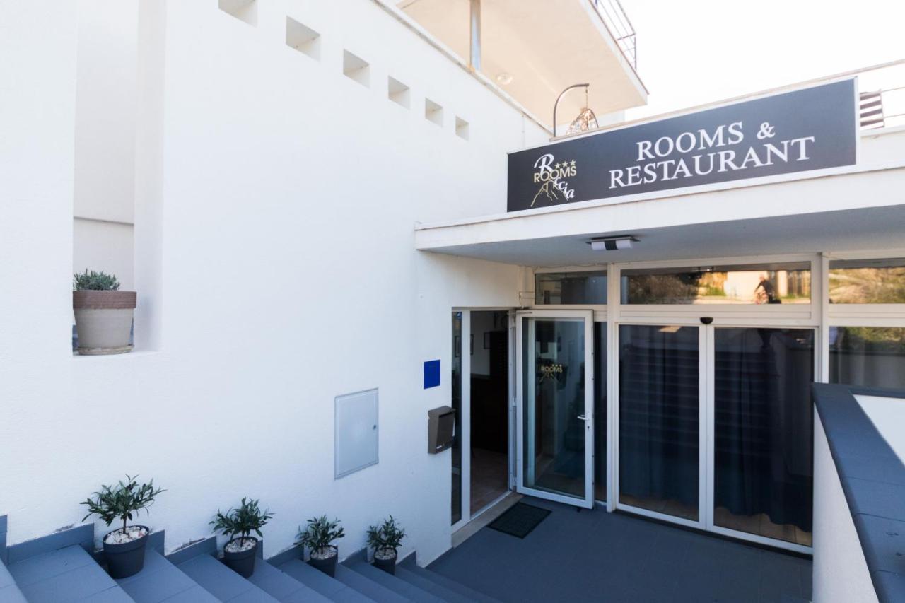 Hotel Rooms Roccia Novigrad  المظهر الخارجي الصورة